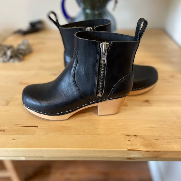 SWEDISH HASBEENS Zip It Emy Clog Bootie SIZE 38 Black Leather - Picture 1 of 8